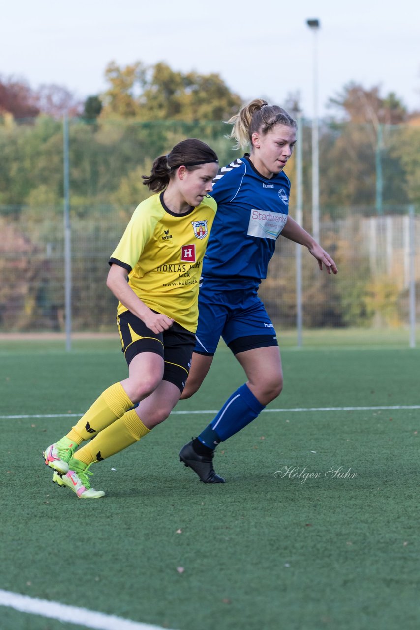 Bild 106 - F SSC Hagen Ahrensburg - SV Frisia 03 Risum-Lindholm : Ergebnis: 2:0